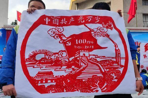 入职半年后因非“名校生”被劝退,尴尬了谁