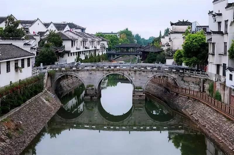 谈恋爱期间男方帮女方还信用卡及购买金首饰能要回吗？游戏画面